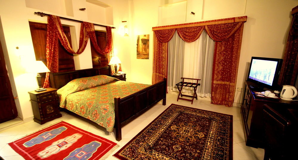 Arabian Courtyard & Hotel